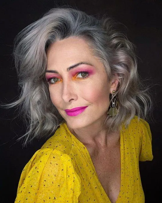 Maquiagem rosa mulher madura.