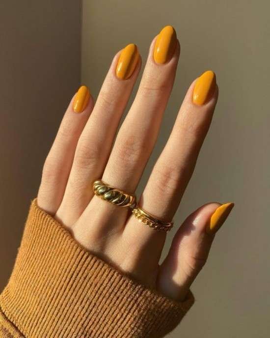 Unhas pintadas lindas.
