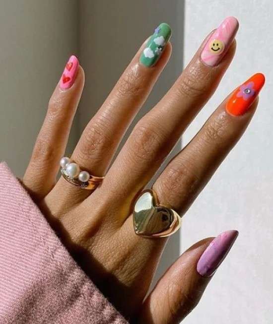 Unhas divertidas.
