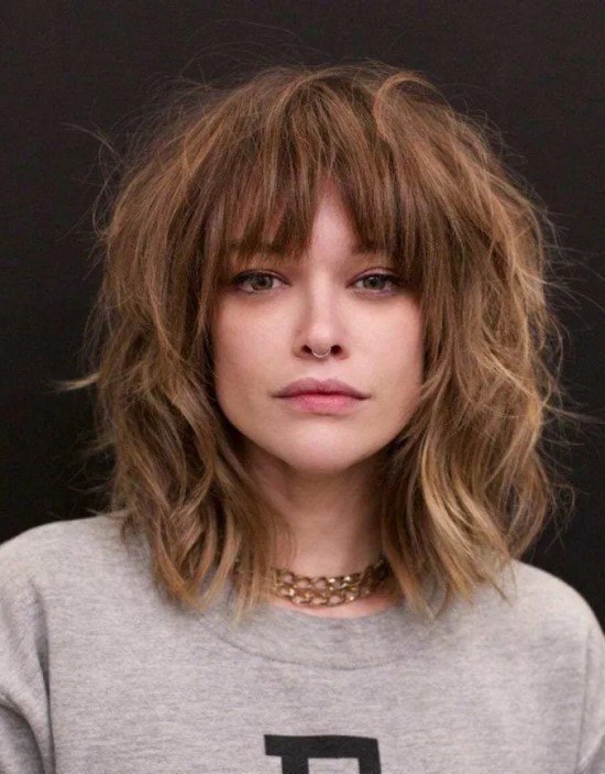 Corte de cabelo em camadas.