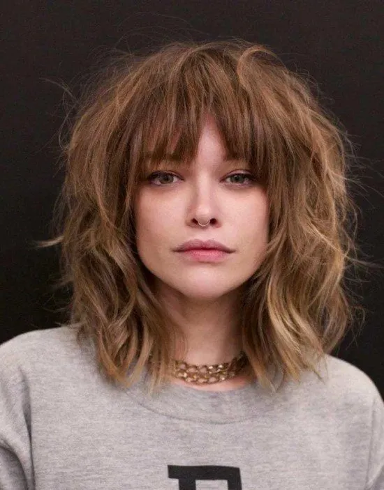 Corte de cabelo em camadas.