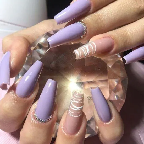 Unhas lilás ballerinas.