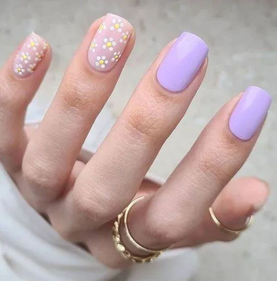 Unhas lilas decoradas simples.