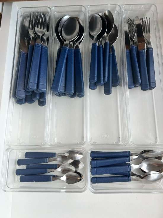 Como organizar armários de cozinha e gavetas.