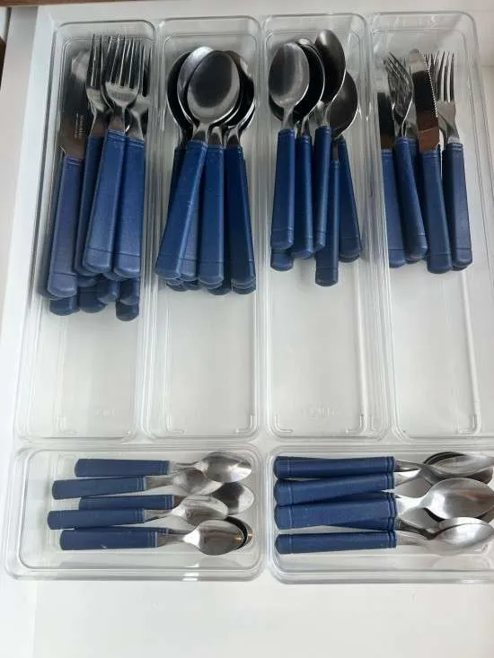 Como organizar armários de cozinha e gavetas.