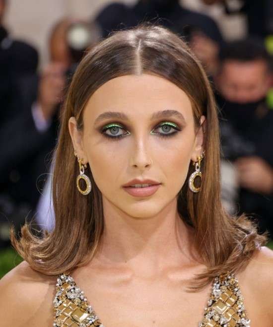 Maquiagem verde simples.