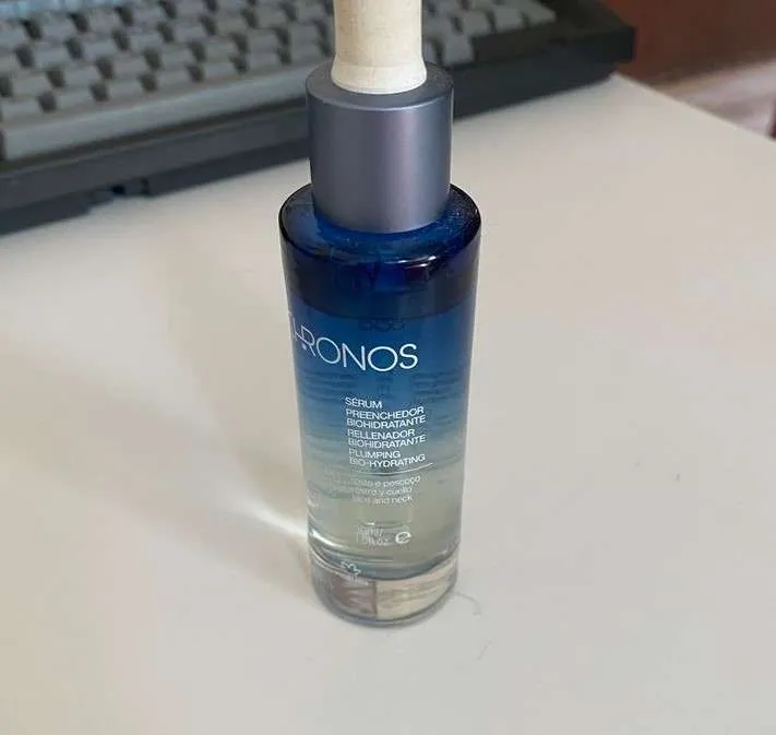 Sérum Preenchedor Biohidratante Natura Chronos.