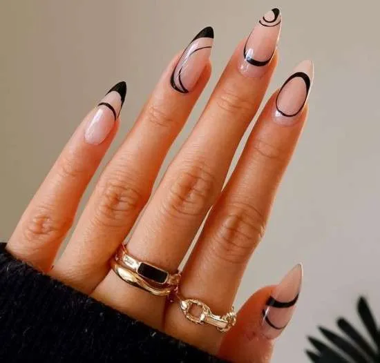 Decorações de unha preta aesthetic.