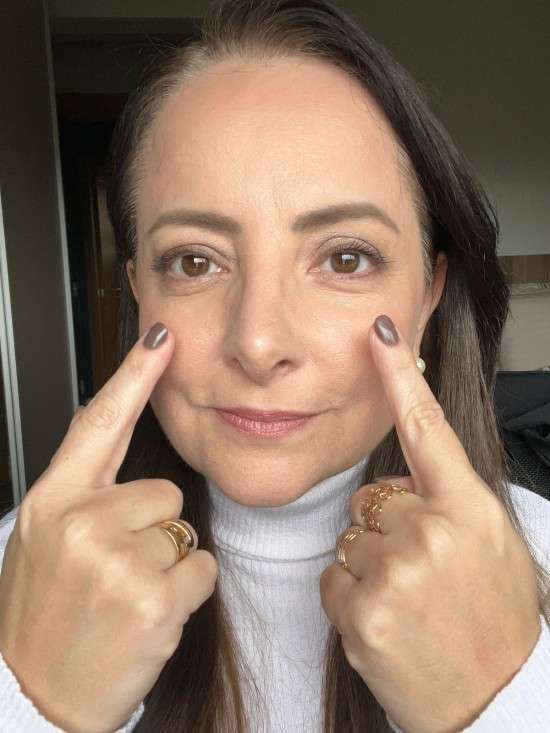 Hidratantes área dos olhos.