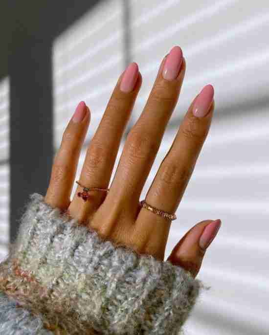 Unha pink ombré.