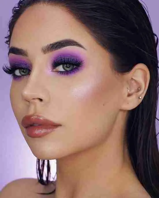 Maquiagem roxo.