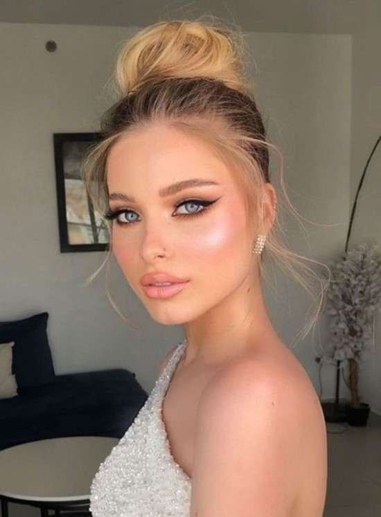 Penteado para noiva coque.
