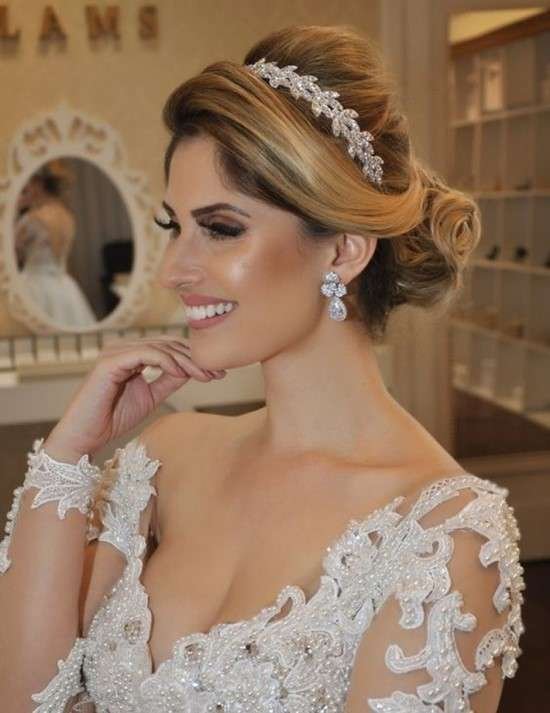 Penteado para noiva chique.