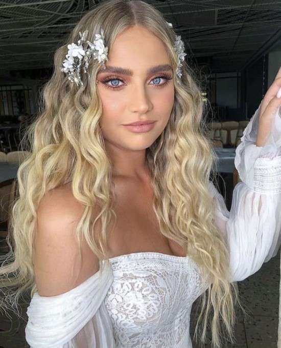 Penteado para noiva sereia.