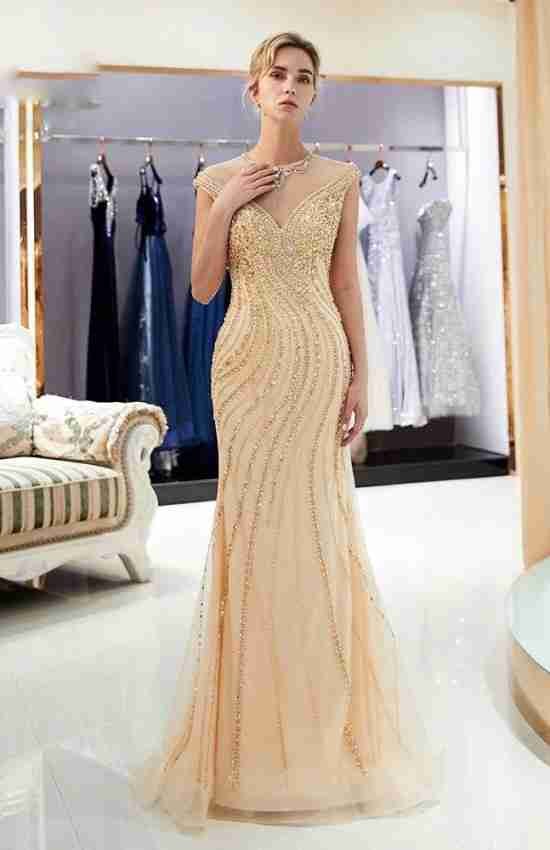 Look traje a rigor feminino.