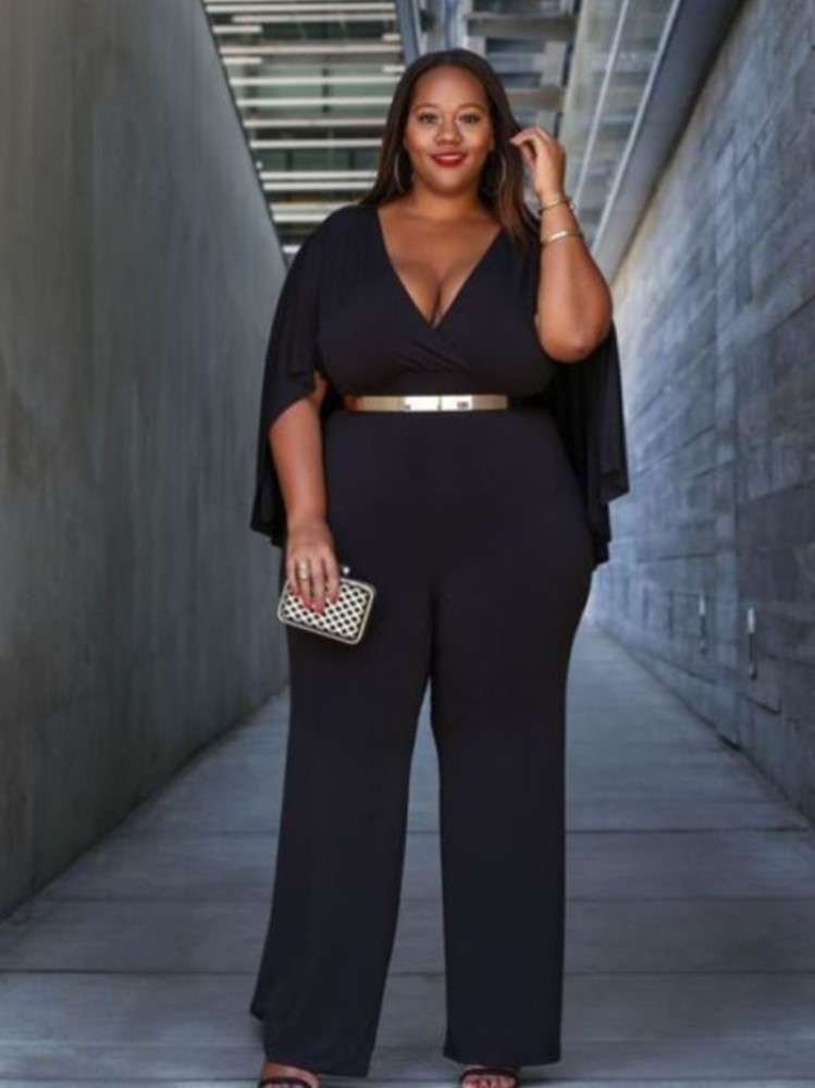 Look preto plus size.