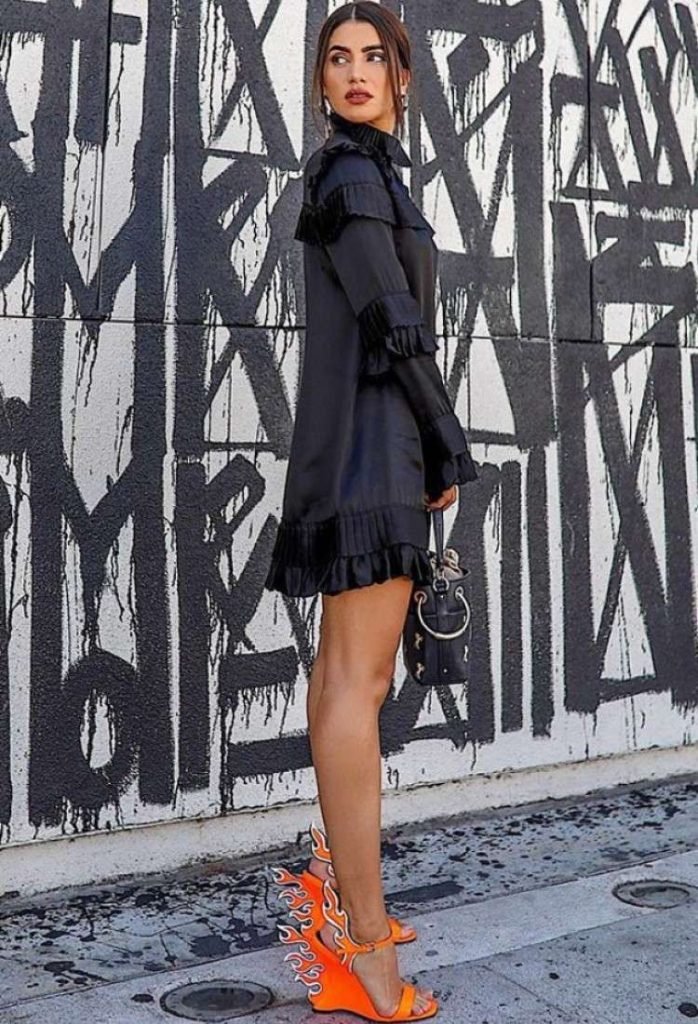 Look preto feminino.