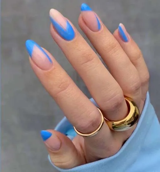 Unhas amendoadas nail art.