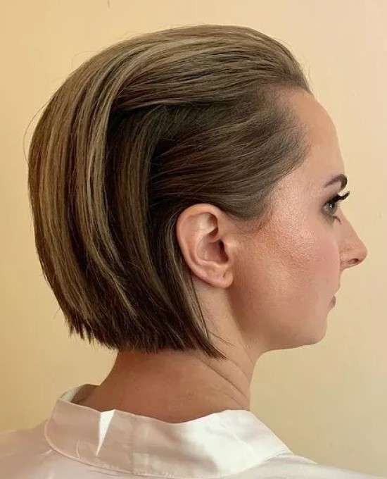 Penteado para cabelo liso curto.