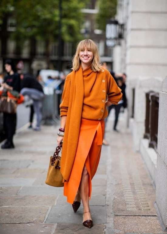 Look todo em tons de laranja.