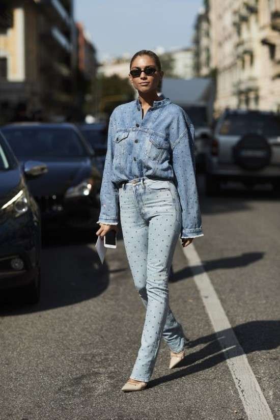 Produção de calça e camisa jeans.