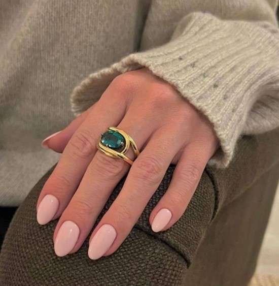 Unhas elegantes.