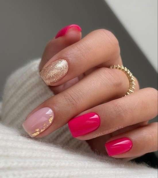 Unha elegante com glitter.