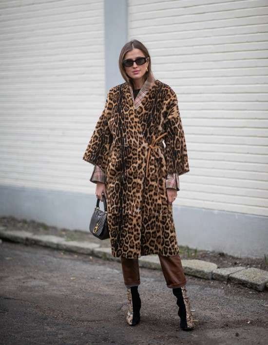 Look leopardo com marrom.