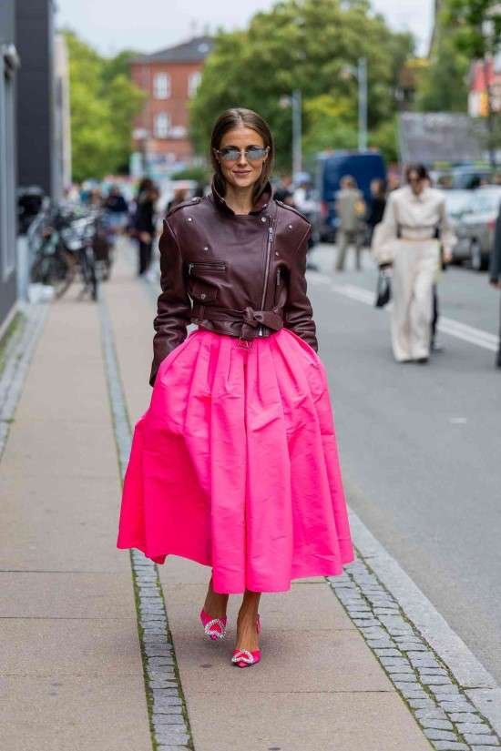 Como combinar marrom com rosa pink.