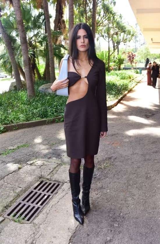 Look vestido marrom.