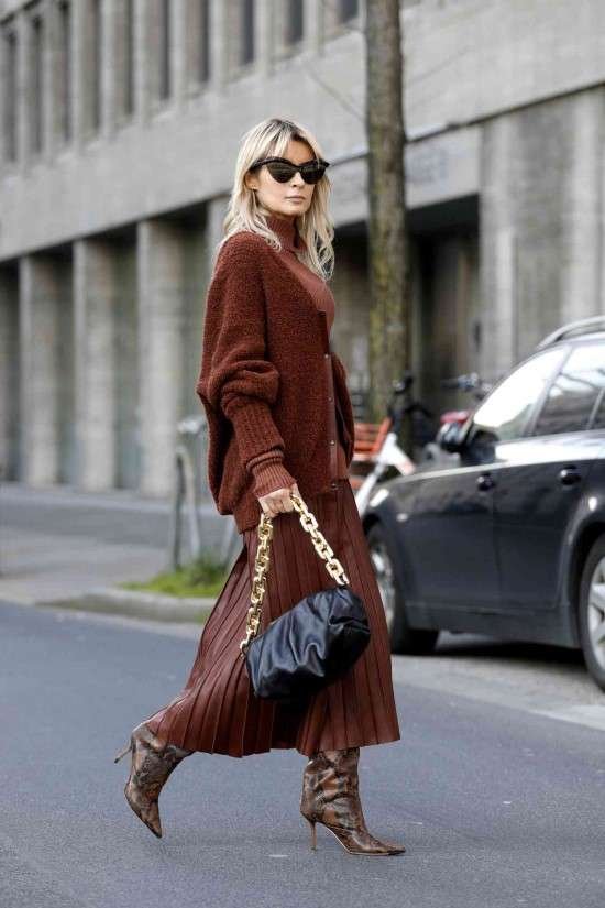 Look marrom monocromático.