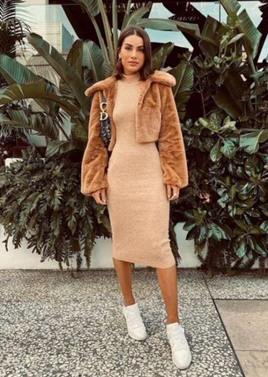 Como combinar vestido marrom.