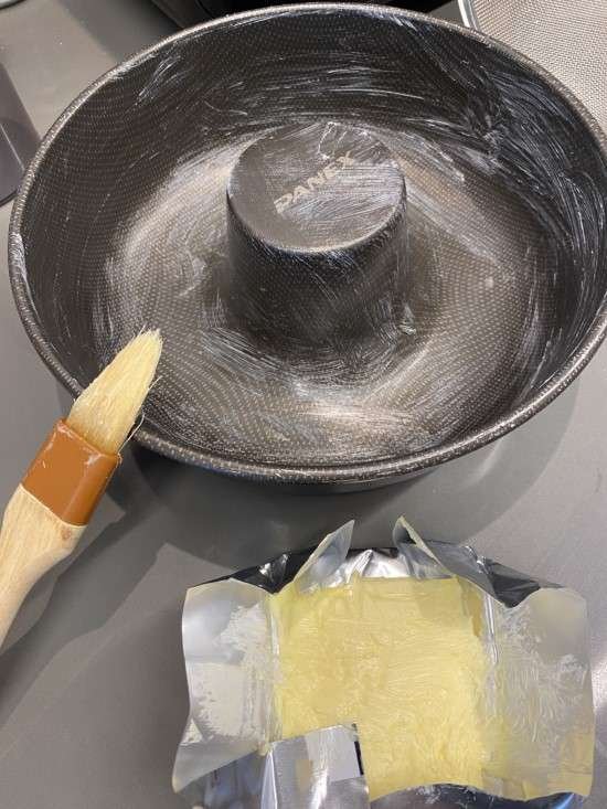 Bolo de limão receita forma untada com manteiga.