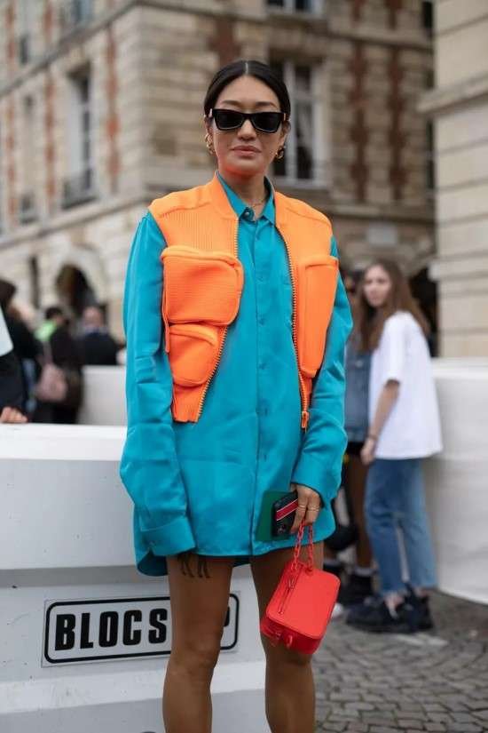 Círculo cromático combinações de cores para combinar peças de roupa.