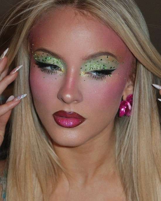 Make com strass.