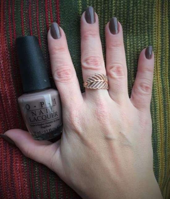 Unhas Mocha Mousse.