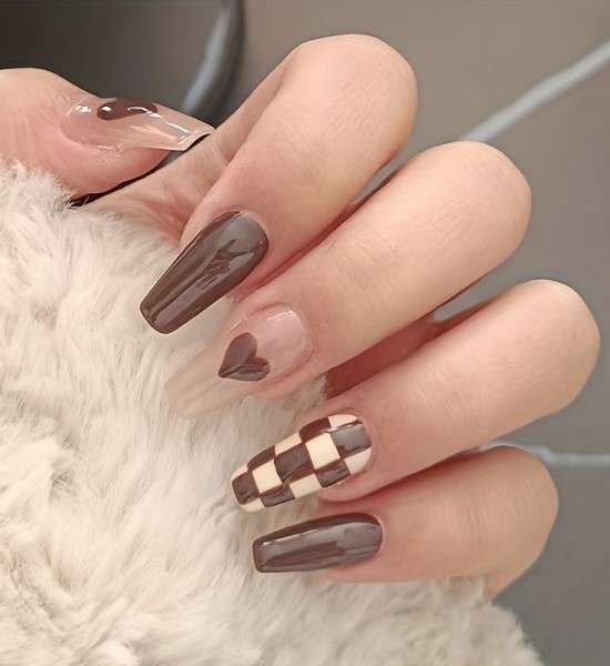 Unhas Mocha Mousse.