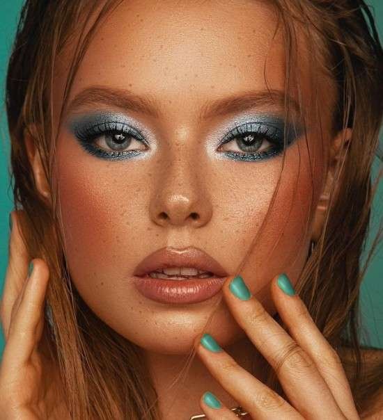 Maquiagem aquamarine.