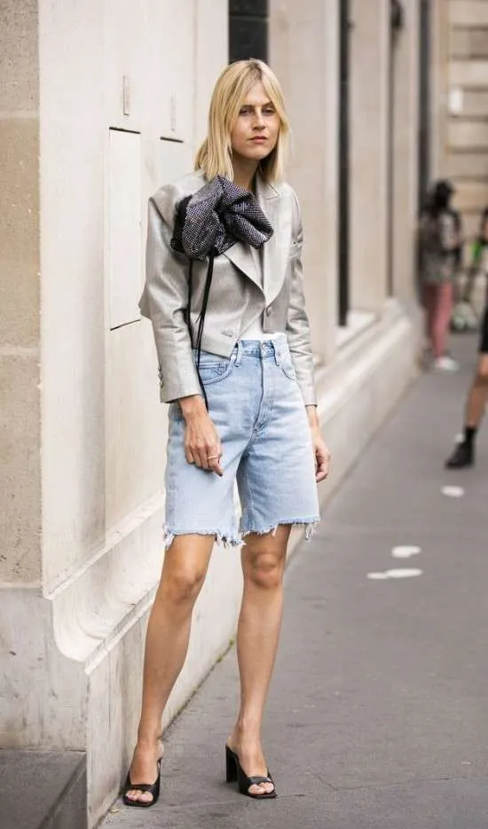 Look com jorts.