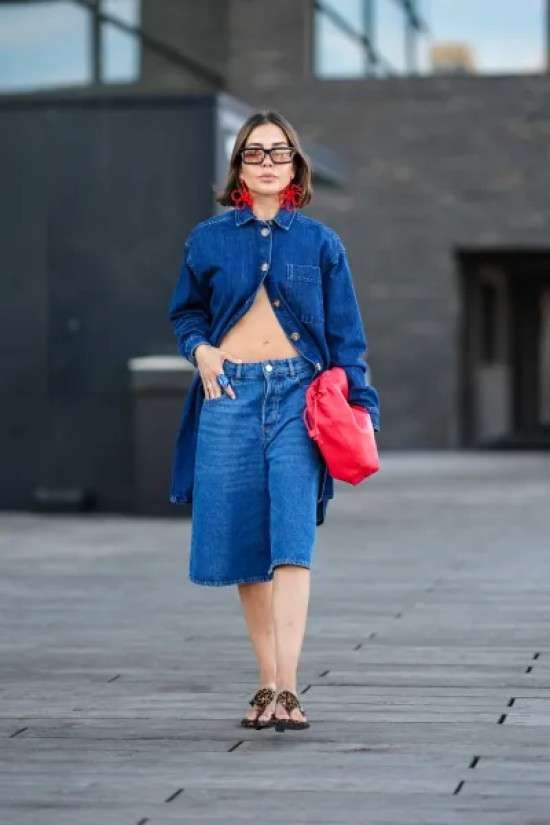 Como usar jorts ou bermuda jeans.