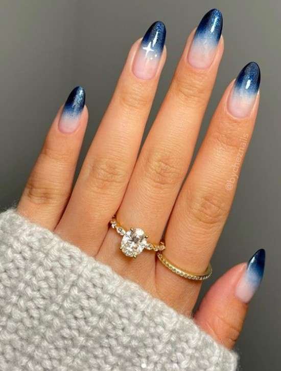 Unhas com glitter degradê.