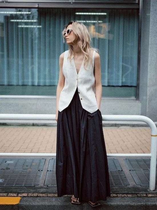 Looks com saia longa e colete.