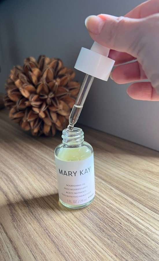 Nourishing oil Mary Kay.