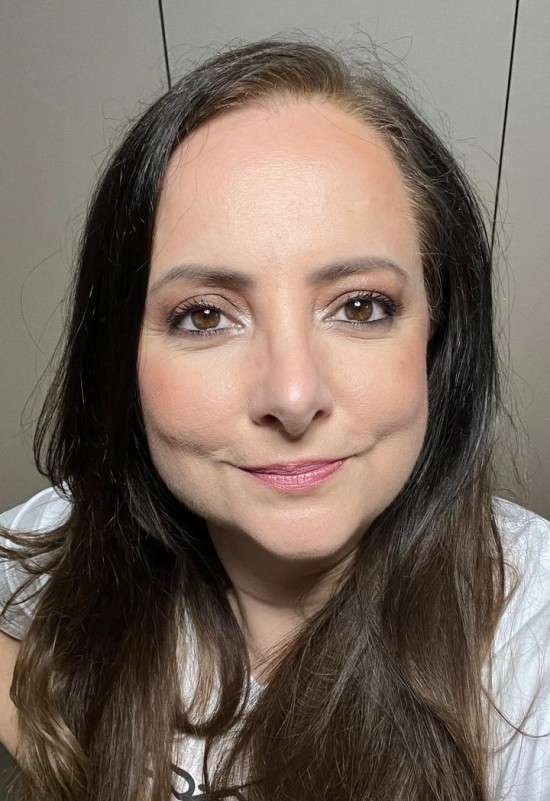 Olho esfumado preto.
