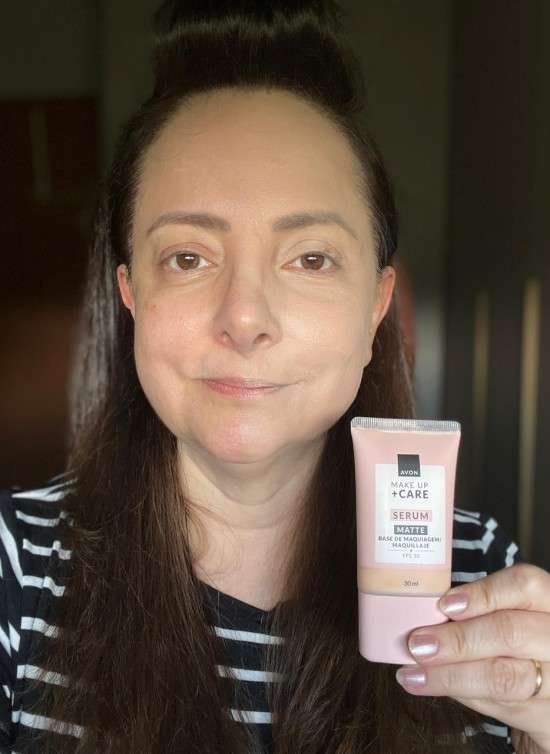 Base sérum Avon Tratamake cor F130.