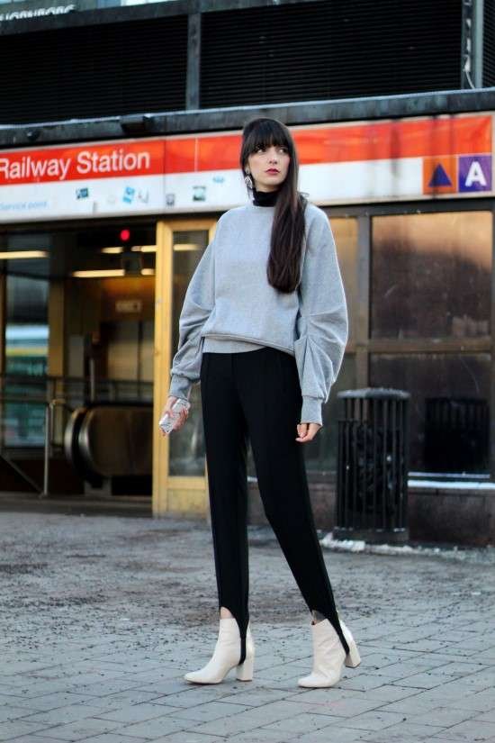 Look com calça fuseau.