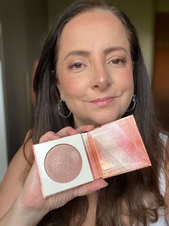 Iluminador Avon resenha Ultra Color cor Rose Gold.