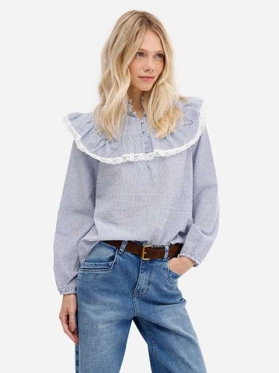 Tendências de outono inverno 2026 camisa com babados e renda.
