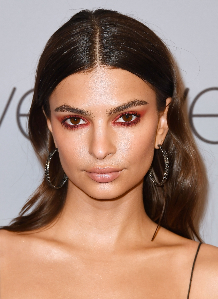 Make com sombra vermelha.