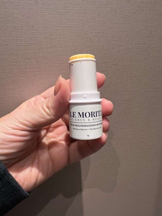Stick Rejuvenescedor Noturno ou Stick Retinol Le Moritz.